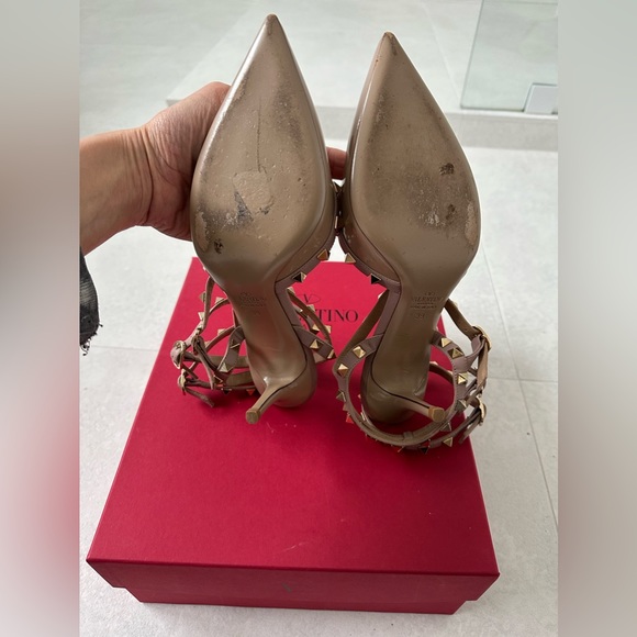 VALENTINO ROCKSTUD Caged Patent Kitten Heels 65MM SZ 39 Poudre/Beige MRP… - Picture 6 of 12